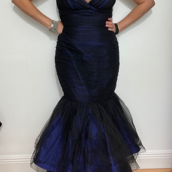 Monique Lhuillier V-Neckline Tiered Trumpet Gown - Picture 9 of 12